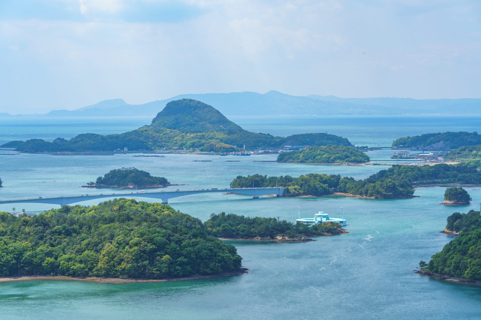 千巌山から見た天草五橋（熊本県上天草市）