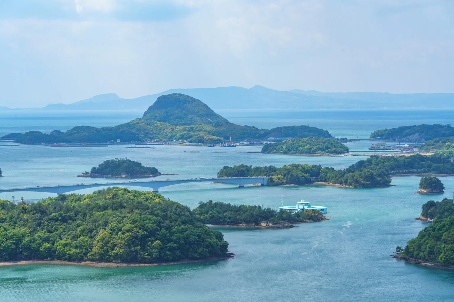 千巌山から見た天草五橋（熊本県上天草市）