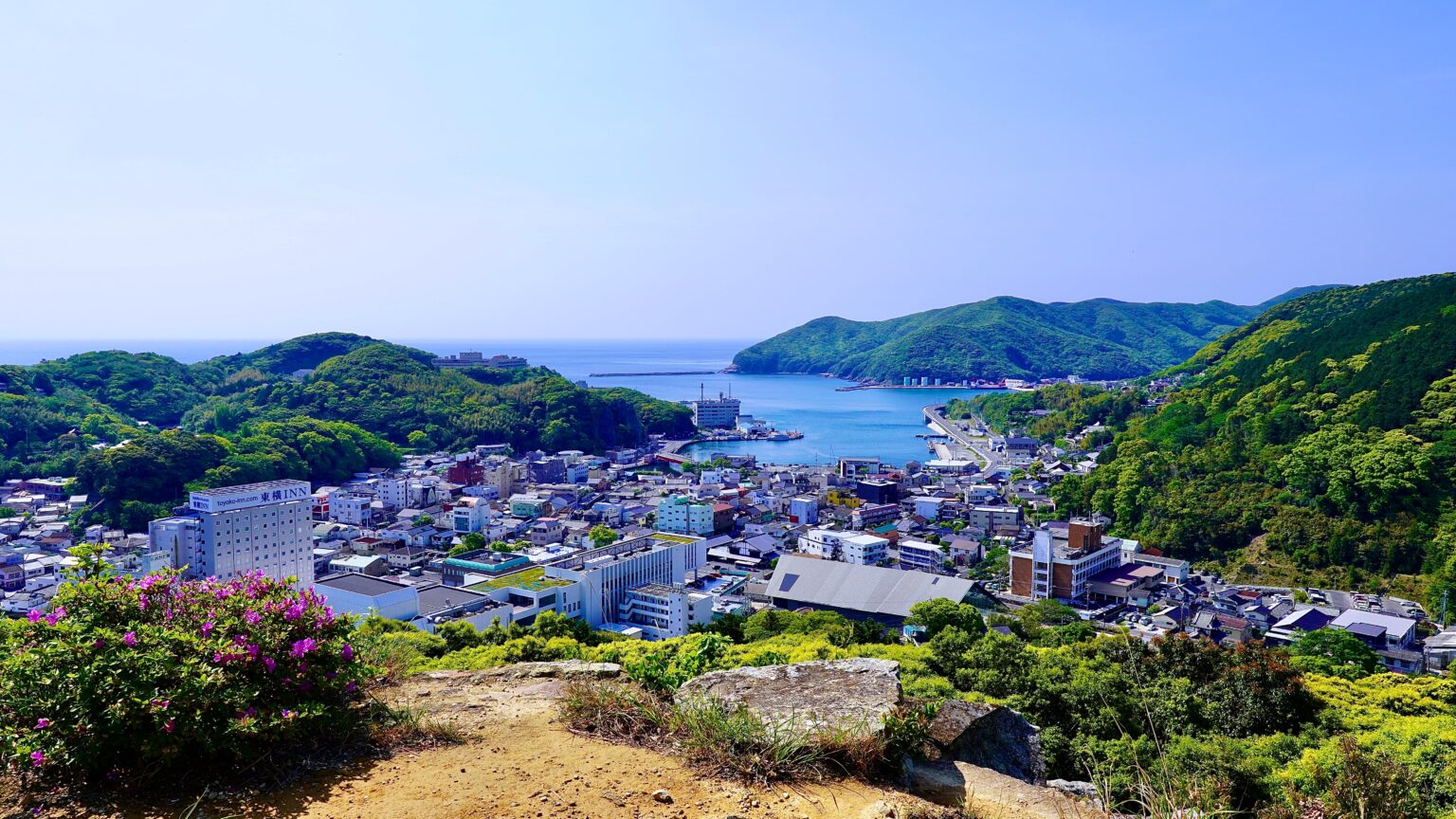 清水山城跡から見た厳原の街並み（長崎県対馬市）