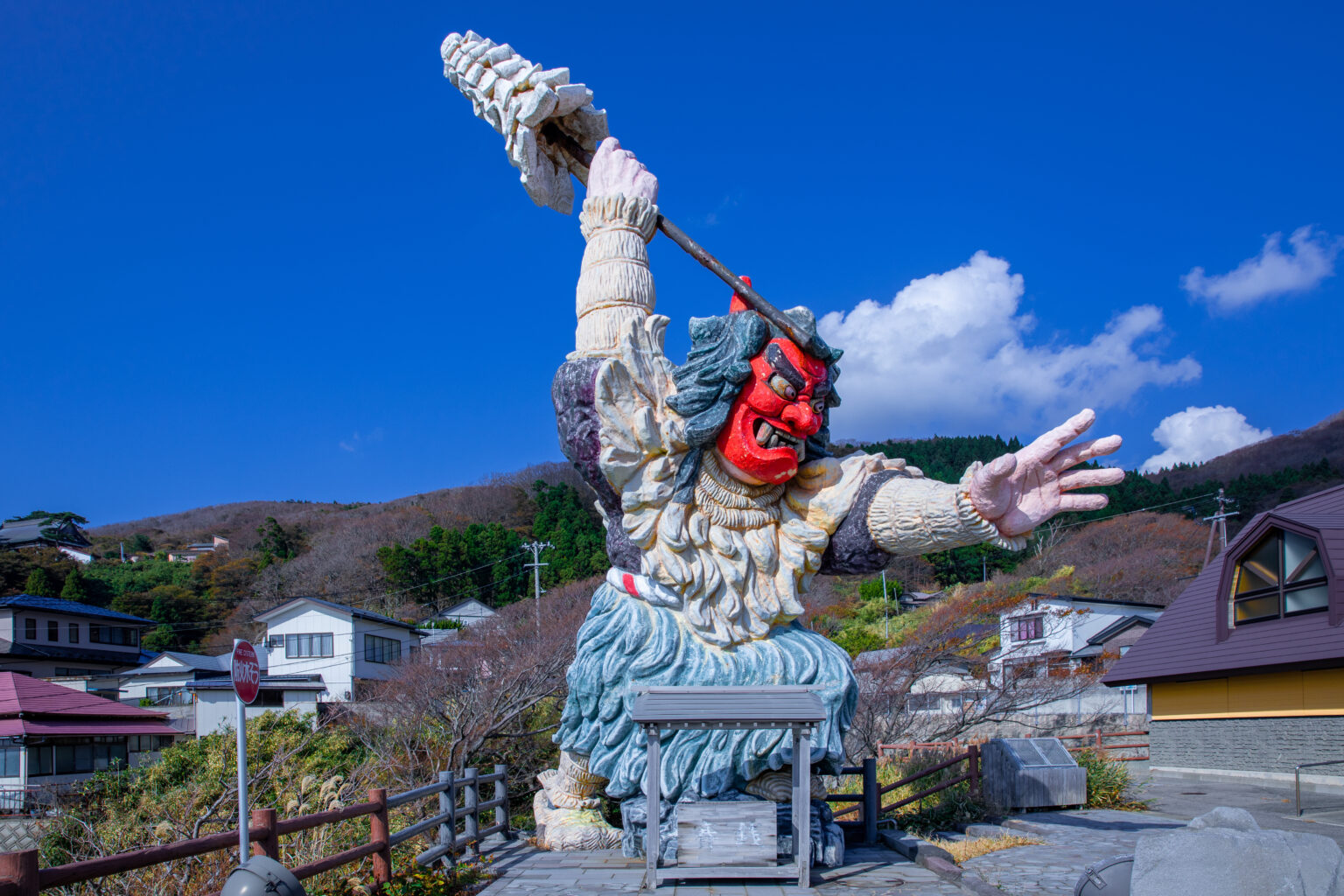 男鹿半島のなまはげ像（秋田県男鹿市）