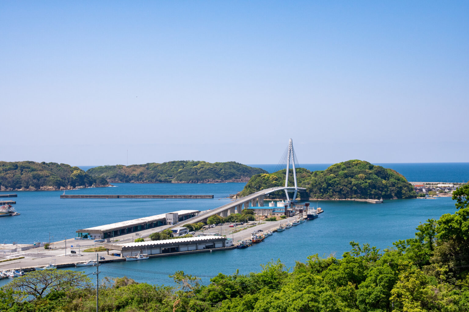 浜田マリン大橋と浜田の海（島根県浜田市）