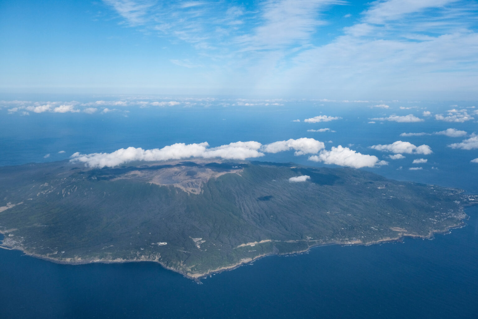 上空から見た伊豆大島（東京都大島町）